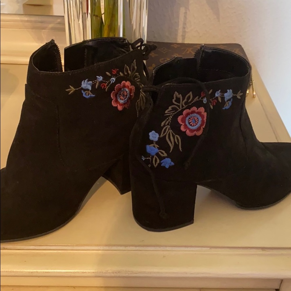 Flower design booties